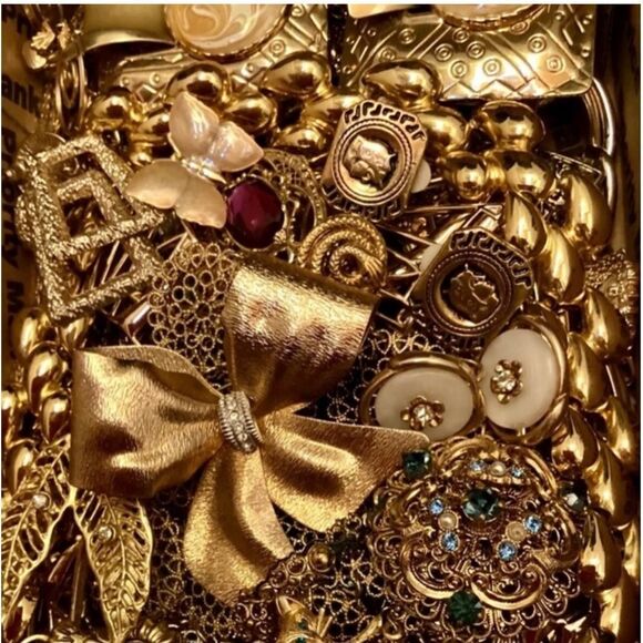 1 LB Vintage Modern Jewelry Lot- MYSTERY BOX! Wearable DIY crafts, recycle junk - Picture 3 of 12